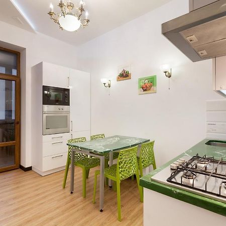 Leogrand Apartment On Doroshenka 38 Lviv Exteriör bild