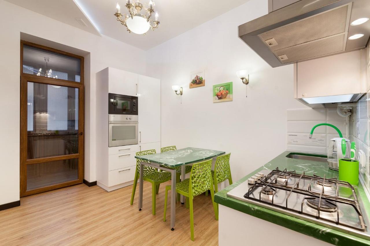 Leogrand Apartment On Doroshenka 38 Lviv Exteriör bild