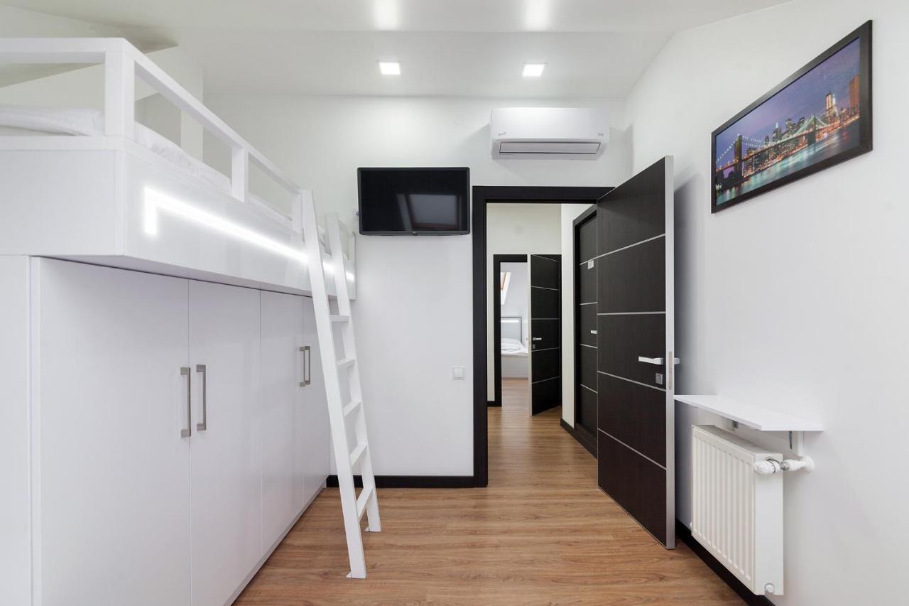 Leogrand Apartment On Doroshenka 38 Lviv Exteriör bild